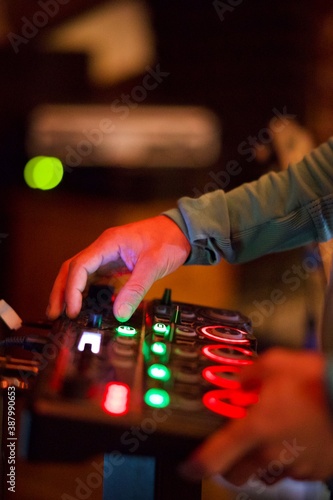 Wallpaper Mural Matériel DJ sonorisation musique concert live - studio d'enregistrement création composition  Torontodigital.ca