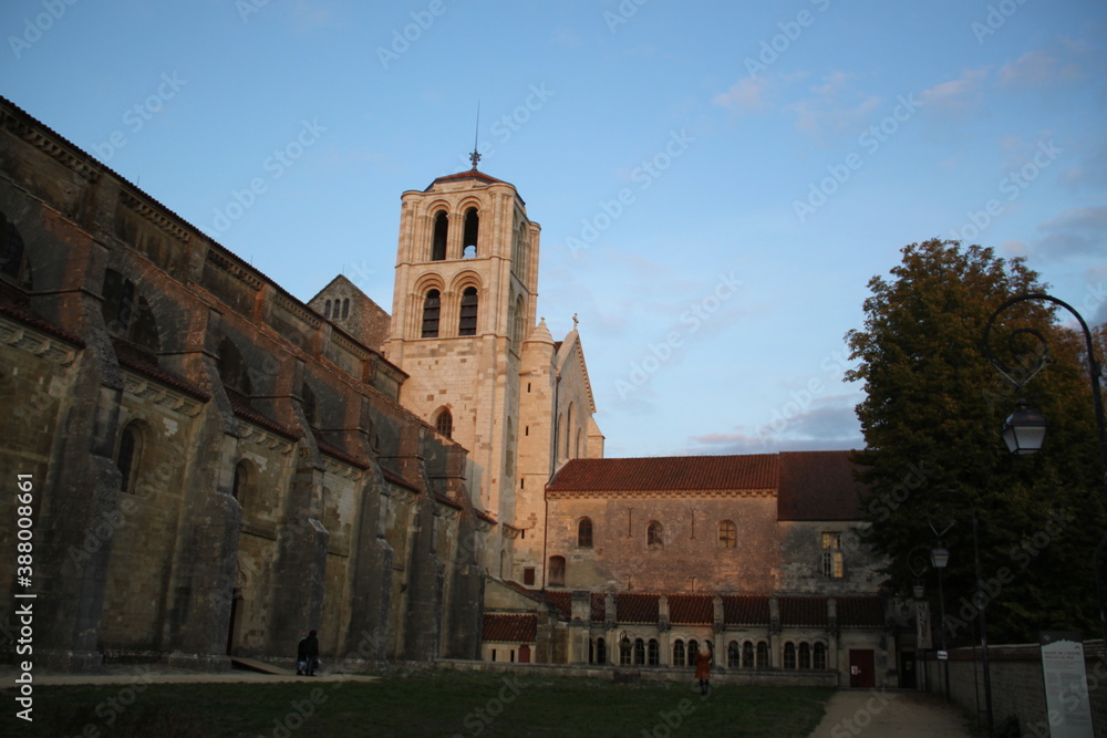 Obraz premium Façade de la Basilique Sainte-Marie-Madeleine de Vézelay