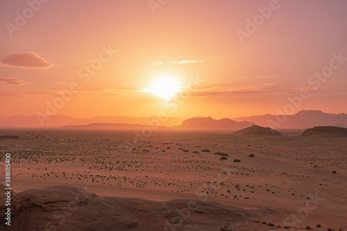 Wüste, Wadi Rum, Jordanien, Welterbe, Himmel, Landschaft, Sonnenuntergang, Sand, Natur, Orange, Abendstimmung, Licht, Silhouette, Reisen