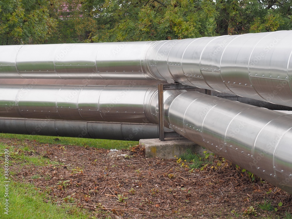 Fernwärme - Pipeline transportiert Heizenergie zum Endverbraucher Fernwärme - Pipeline transportiert Heizenergie zum Endverbraucher