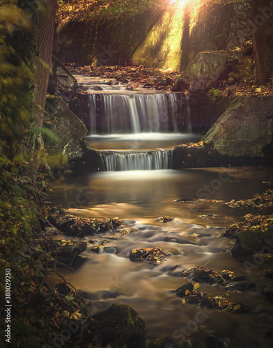 Fototapeta Jesienny krajobraz - wodospady