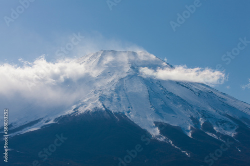 山中湖側からの富士山 © Paylessimages