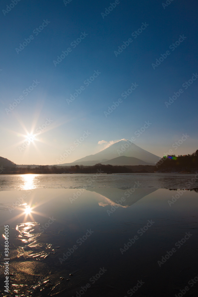 精進湖からの富士山と朝日
