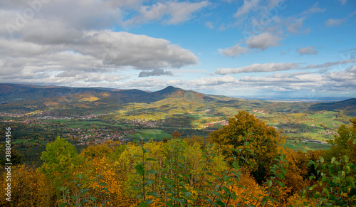 Blick in die herbstlichen Vogesen vom chateau Frankenbourg