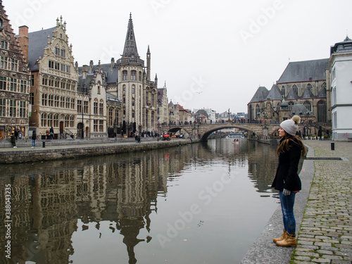 Mujer joven en Bélgica 