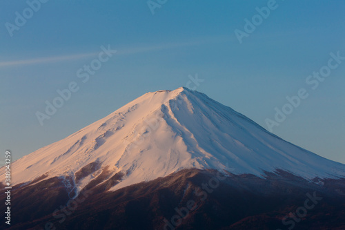 河口湖より見る夜明けの富士山