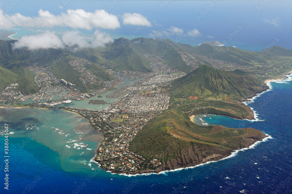Obraz premium Arial view of Hawaii Kai and Kuapa Pond on Oahu