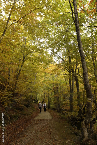 senderistas ruta asturias otoño