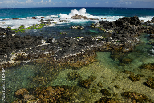 Fototapeta Naklejka Na Ścianę i Meble -  Spray of crashing wave in tide pools at Hookipa Beach Maui