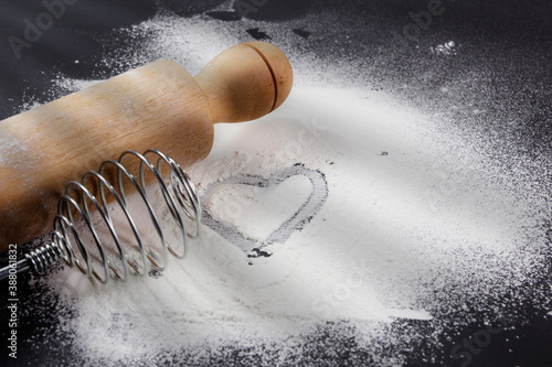 heart shape flour with cake roller and shaker