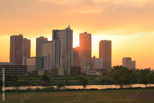 武蔵小杉の再開発の夕景 © Paylessimages