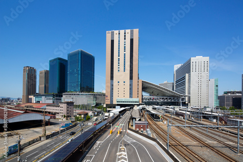 グランフロント大阪と大阪駅 © Paylessimages