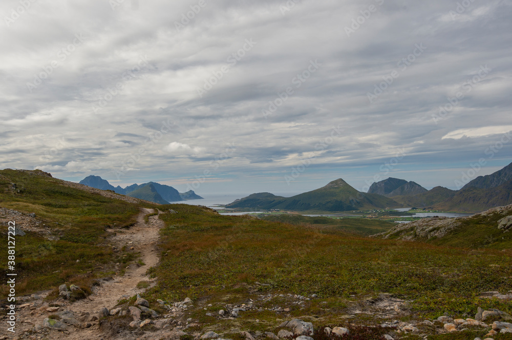 Fototapeta premium Lofoten is a chain of islands far north on the coast of Norway. Lofoten is an absolutely incredible place. It's gorgeous and dramatic, with mountains growing straight out of the ice-cold waters.