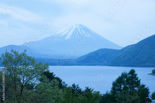 本栖湖からの富士山