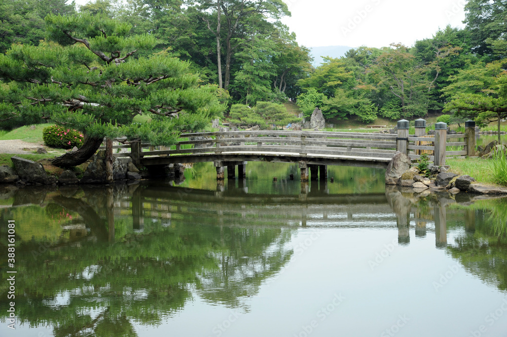 玄宮園の魚躍沼