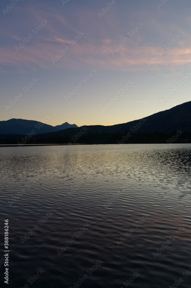 Fototapeta premium Pyramid Lake during an Autumn Sunset