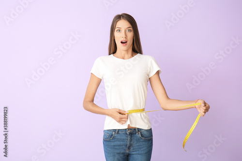 Fotografie Woman with sudden weight loss problem on color background