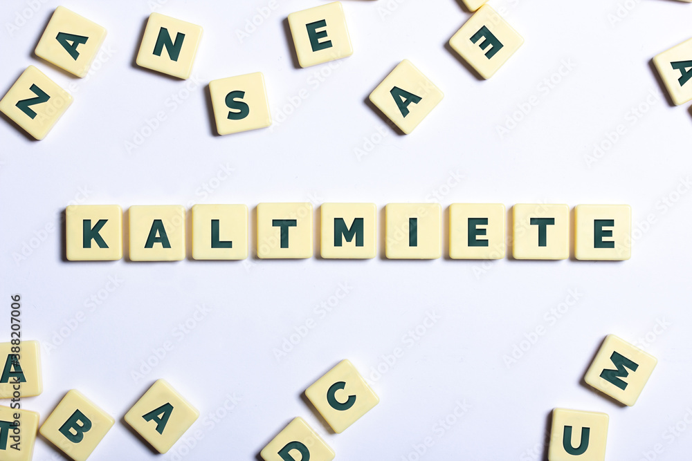 Kaltmiete mit Buchstaben umliegend auf weißem Hintergrund Kaltmiete mit Buchstaben umliegend auf weißem Hintergrund