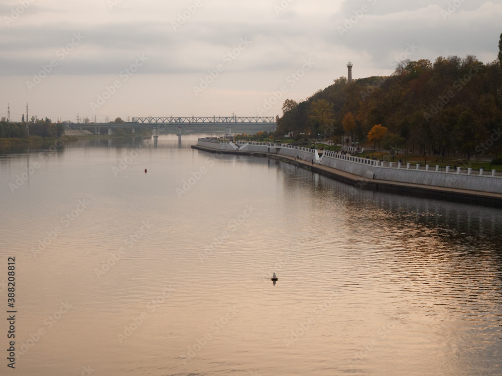 Φωτογραφία Gomel, BELARUS - October 25, 2020: embankment of the Sozh river