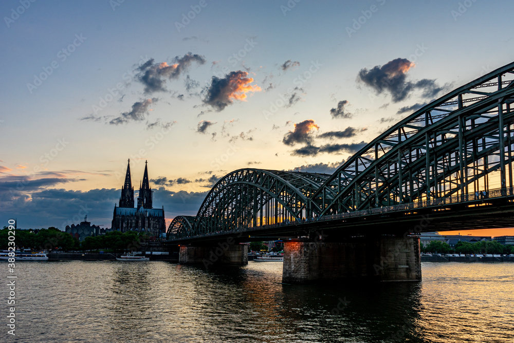 Obraz premium Germany, Cologne, a train crossing a bridge over a body of water