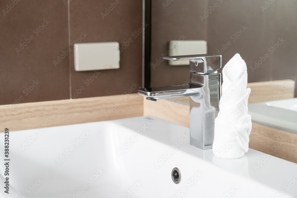 Fototapeta premium Close up shot of modern metallic faucet