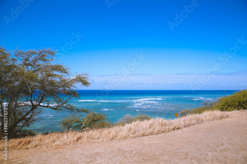 Fototapeta Naklejka Na Ścianę i Meble -  Sunset at Diamond Head Beach Park, Honolulu, Oahu, Hawaii