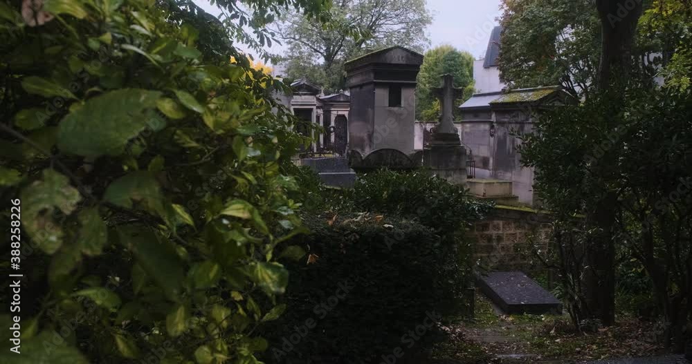 lateral tracking of a hidden part of the pere lachaise cemetary lateral tracking of a hidden part of the pere lachaise cemetary