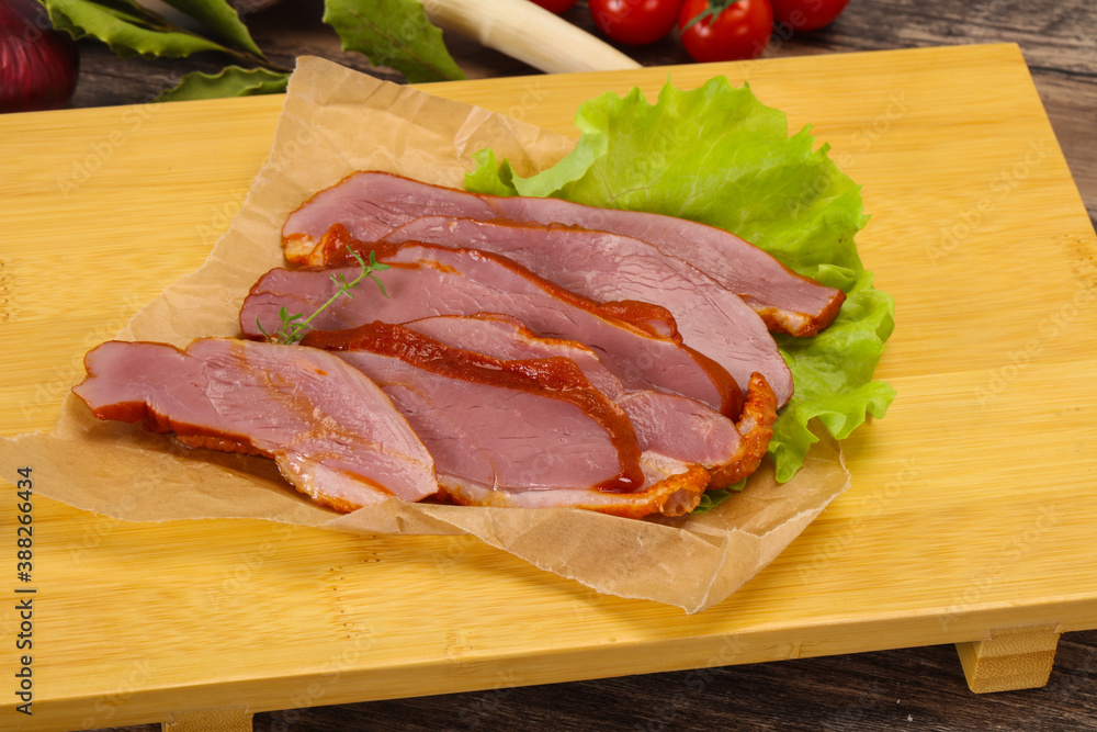Sliced smoked duck breast served salad Sliced smoked duck breast served salad