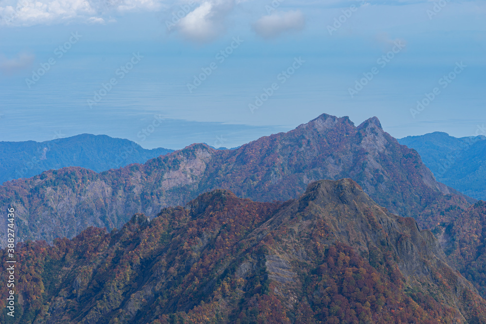 百名山に挑戦　秋の紅葉登山 
(日本 - 新潟 - 雨飾山)	
