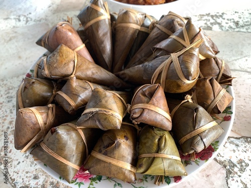 Stick rice wrapped in banana leaves and steamed, traditional of Karens food.