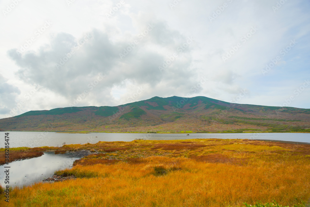 北海道、「知床国立公園」の羅臼湖トレイルからの風景