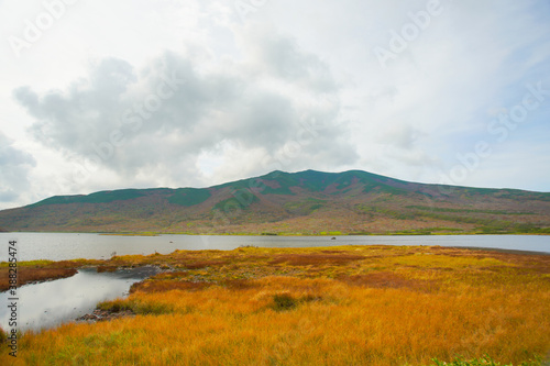 北海道、「知床国立公園」の羅臼湖トレイルからの風景