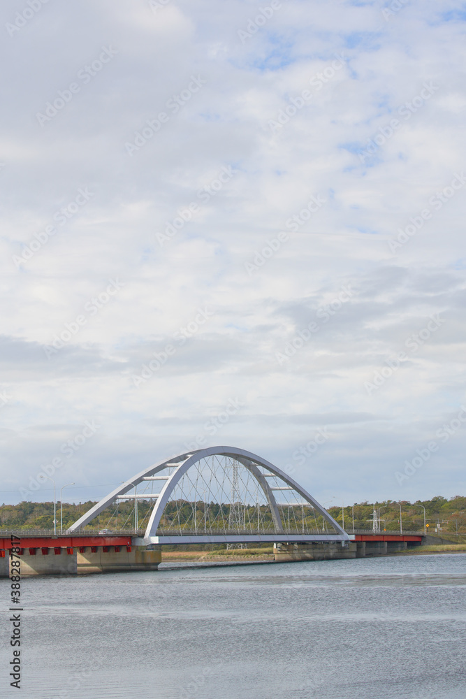 北海道根室市の温根沼大橋
根室半島の付根、風蓮湖の東にある温根沼（おんねとう）