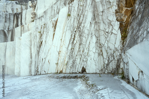 Φωτογραφία veined surface at marble quarry, Carrara, Italy