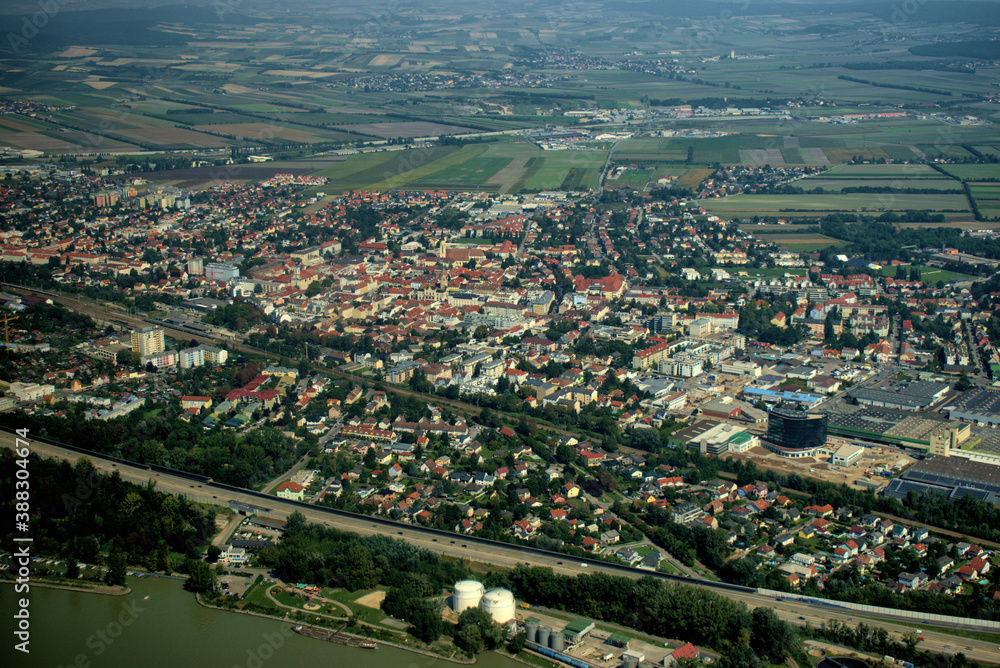 Fototapeta premium Korneuburg in Oesterreich von oben 12.9.2020