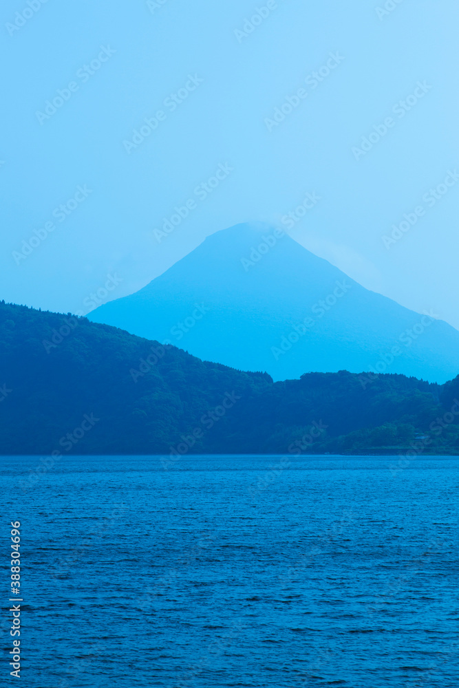 池田湖と開聞岳