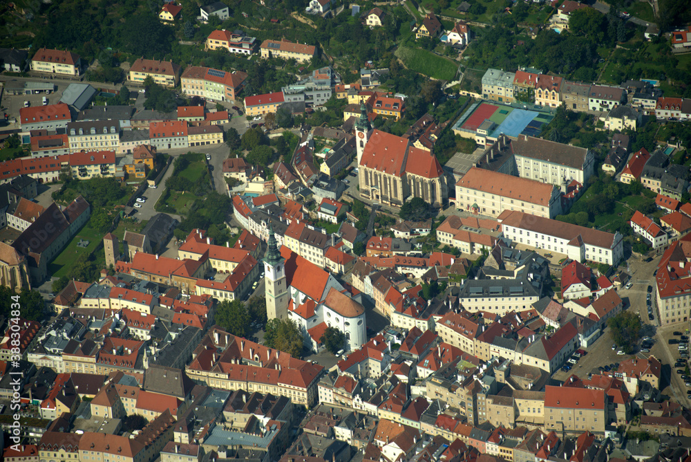 Kirche von Krems in Oesterreich von oben 12.9.2020