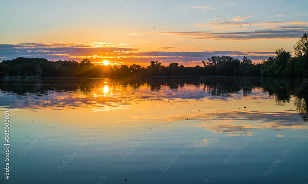  Sonnenuntergang am Koldinger Seen. Hannover Laatzen, Deutschland.   Sunset at the Koldinger Lakes. Hanover Laatzen, Germany.