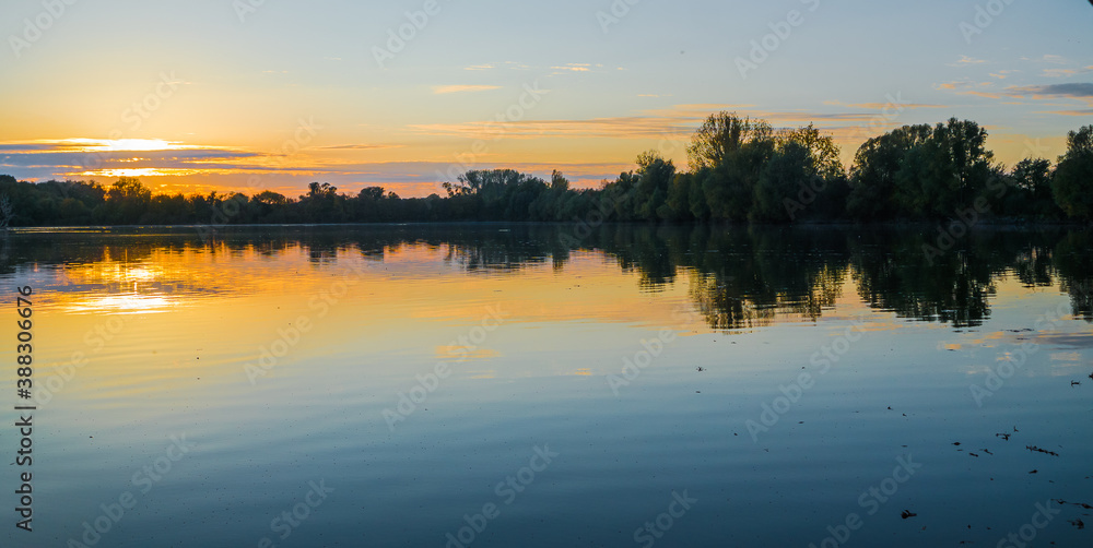  Sonnenuntergang am Koldinger Seen. Hannover, Deutschland.  Sunset at the Koldinger Lakes. Hanover, Germany