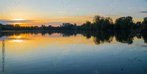  Sonnenuntergang am Koldinger Seen. Hannover, Deutschland. Sunset at the Koldinger Lakes. Hanover, Germany