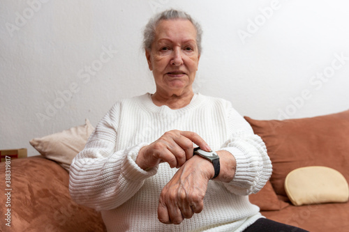 an old lady points to her emergency number button