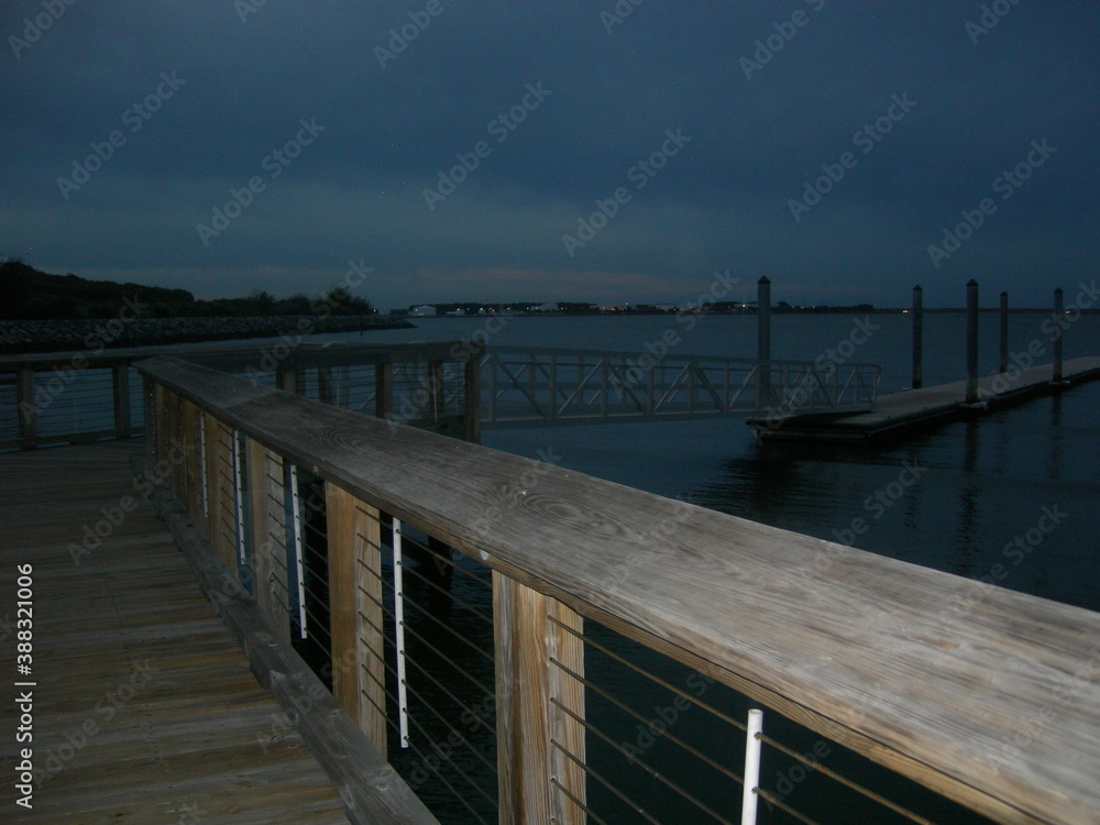 Obraz premium pier at dusk