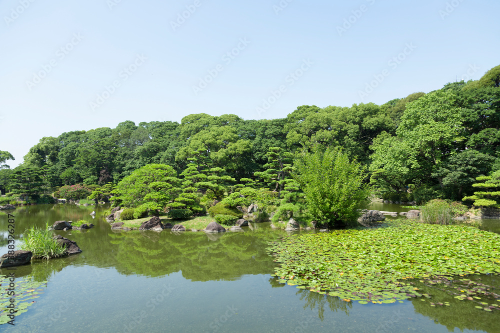 Fototapeta premium 天王寺公園の慶沢園
