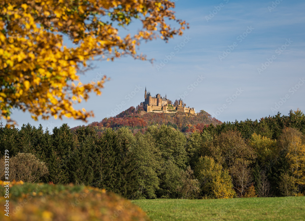 Blick auf die Burg Hohenzollern (Baden-Württemberg), Stammsitz des preußischen Königshauses und der Fürsten von Hohenzollern