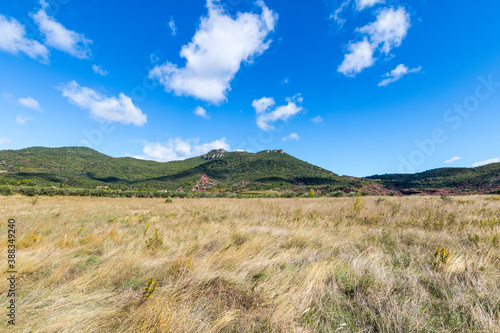 Paysage de roches rouges du Canyon du Diable    Saint-Saturnin-de-Lucian  Occitanie  France 