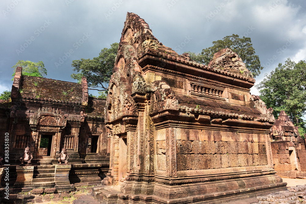 monkey gardians carvings at Banteay Srei monkey gardians carvings at Banteay Srei