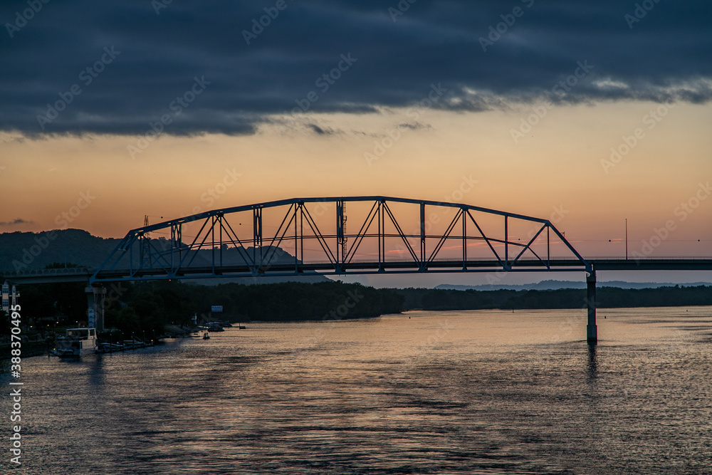 Fototapeta premium Wabasha–Nelson Bridge Over the Mississippi River on The Minnesota Wisconsin Border