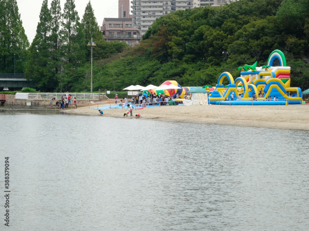 Obraz premium 親水公園の人口砂浜