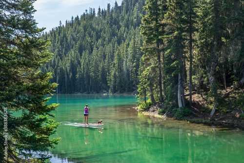 Obraz na plátně Stand-up Paddle boarding on a Remote Lake in Oregon