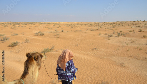 travesia por el desierto del sahara  cerca de la poblacion de Douz  Tunez